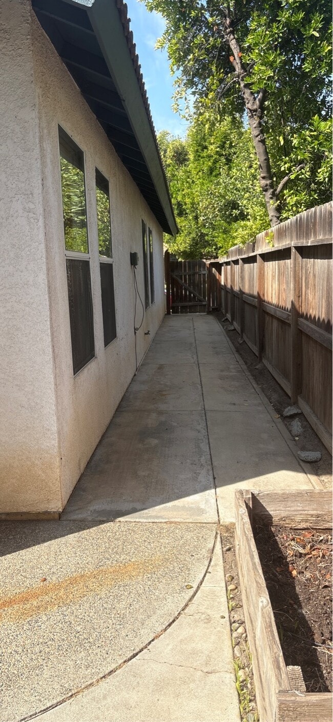 Building Photo - 735 Bliss Ave