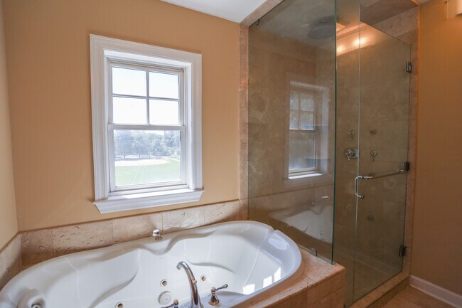 Building Photo - 4321 W Peterson Ave