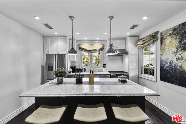 Building Photo - 1203 Park Way