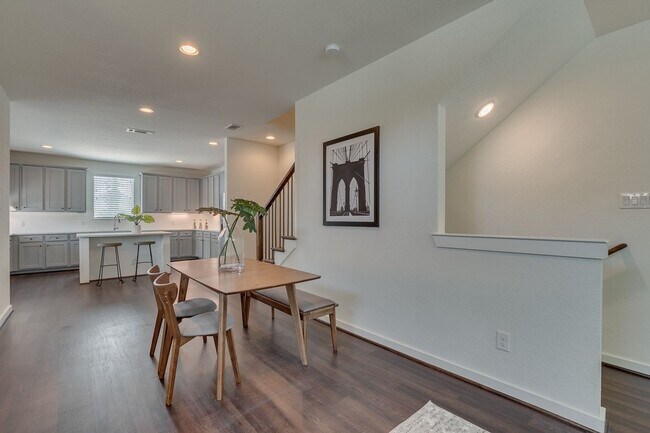 Building Photo - *** MOVE IN SUMMER July 10th 2027 * $7750 ***  5 Bedroom 5.5 Bath, 1 Block from TCU Campus