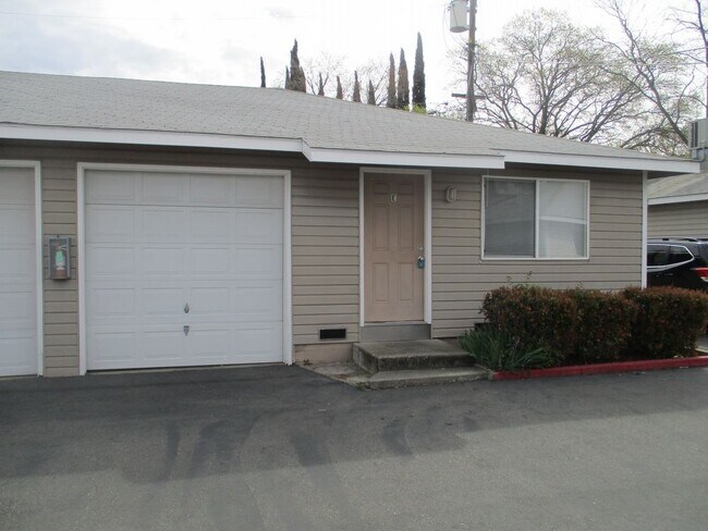Building Photo - NICE DUPLEX NEAR EASTERN  MARCONI