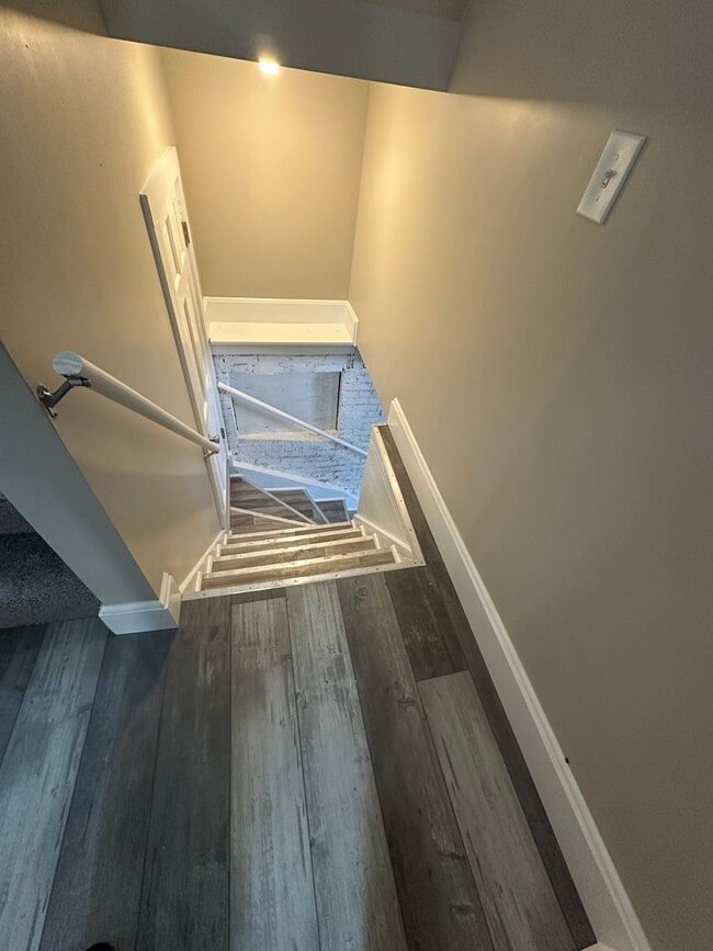 Building Photo - Large Open Concept 5BR/2BA Rent to Own Home