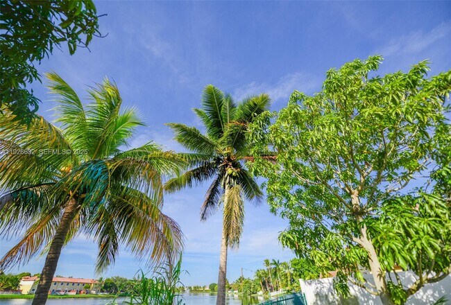 Building Photo - 5290 SW 134th Ave