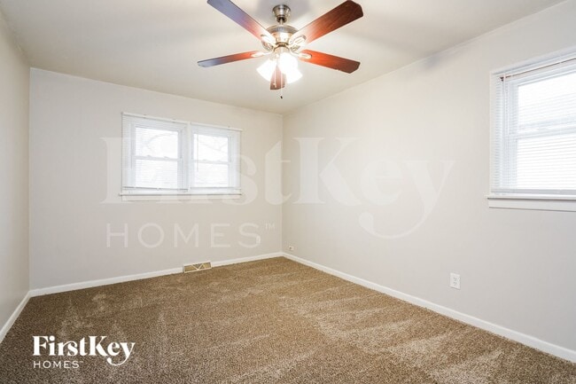 Building Photo - 18523 Oak Ave