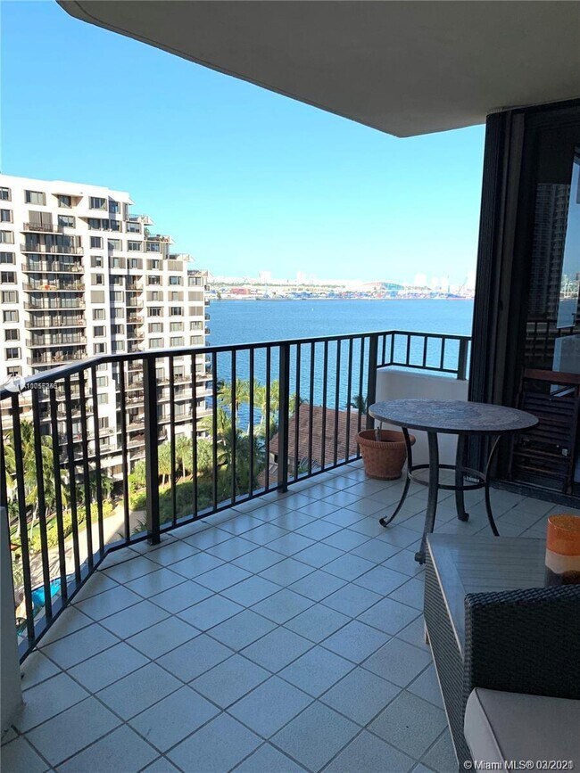 Building Photo - 520 Brickell Key Dr