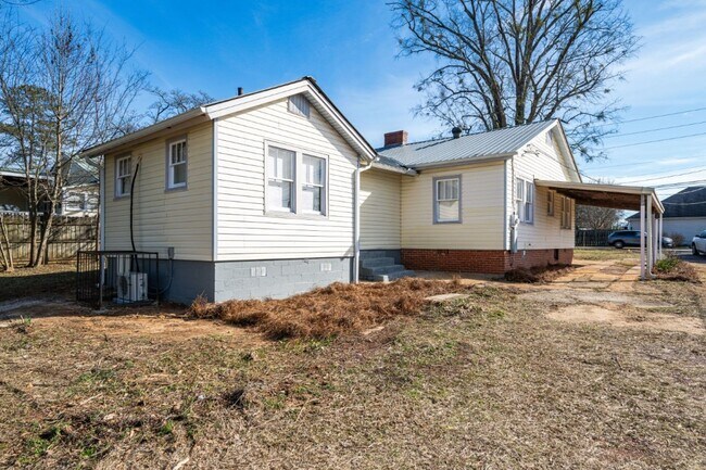 Building Photo - Beautifully Renovated Hueytown Gem – Spacious, Stylish & Move-In Ready!
