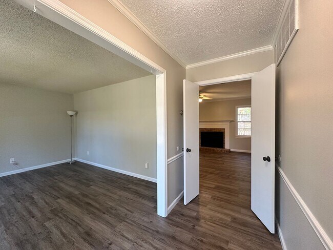 Building Photo - Adorable 3-Bedroom Home in the Heart of Cary with an Amazing Outdoor Space + Fenced Backyard!