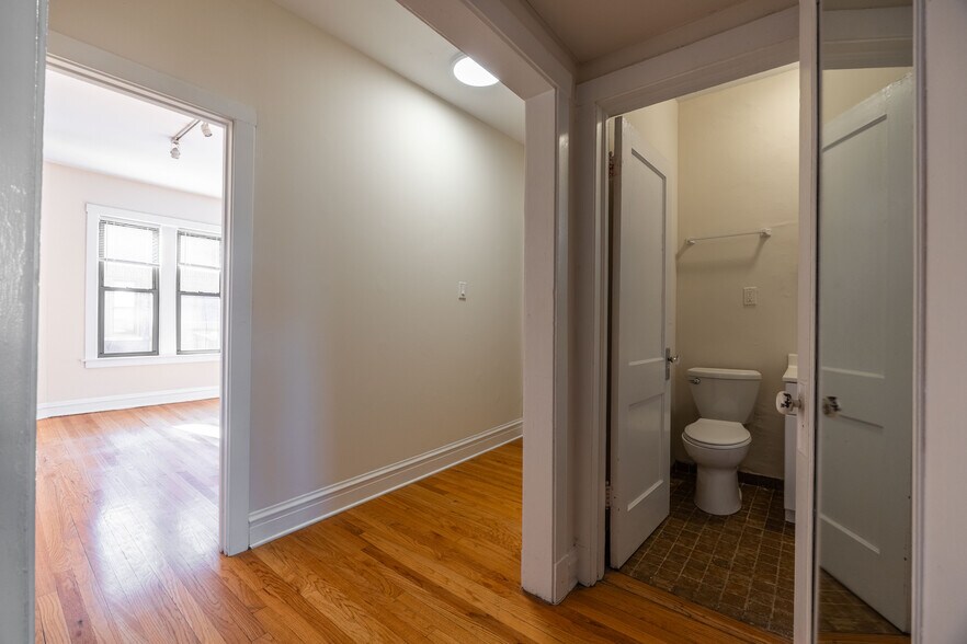 Building Photo - 3523 N Racine Ave