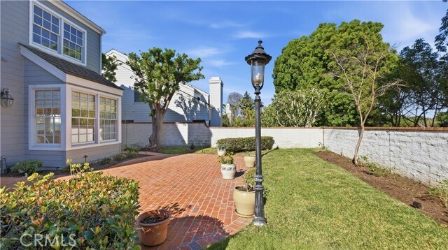 Building Photo - 18 Hillsdale Dr