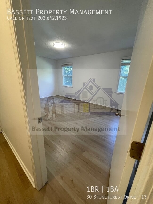 Building Photo - 30 Stoneycrest Dr