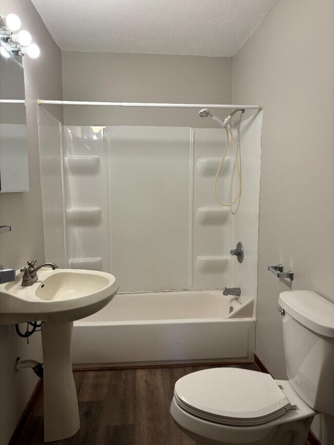 Building Photo - 1304 Sycamore St