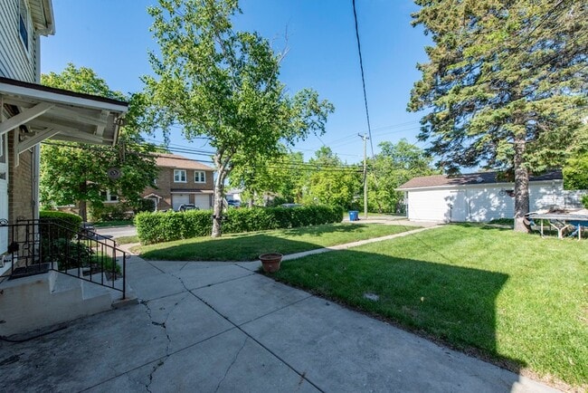 Building Photo - 903 S McAlister Ave