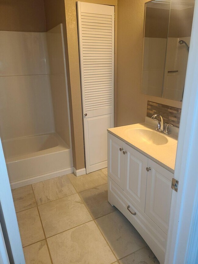 Building Photo - 5 Bedroom 3.5 Bathroom in Bothell (North C...