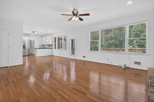 Building Photo - Beautiful home in Spring Valley