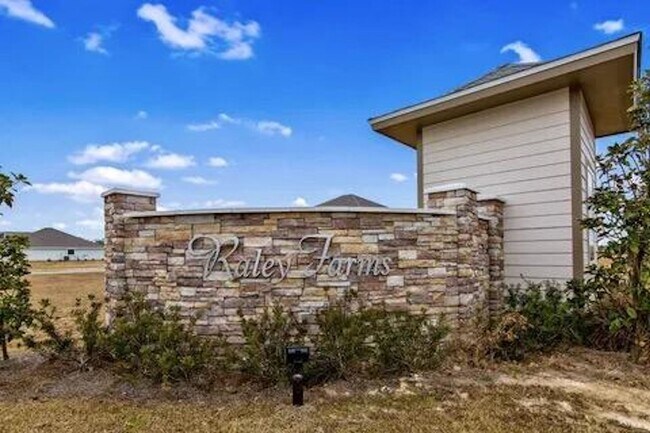 Building Photo - 4BR/2BA Gulf Shores home with community pool