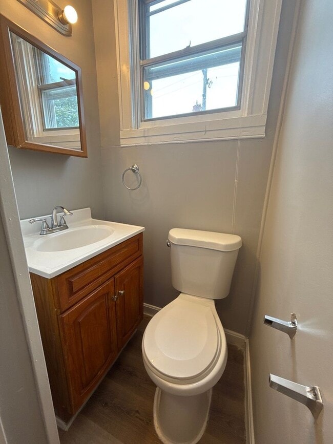 Building Photo - Two-bedroom house in Baltimore