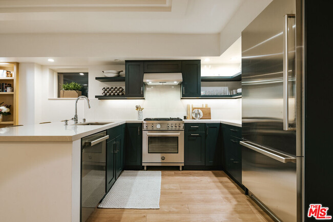 Building Photo - 2817 3rd St