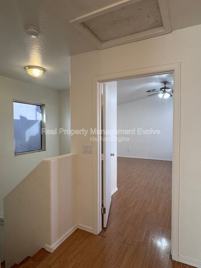 Building Photo - 3734 W Oregon Ave