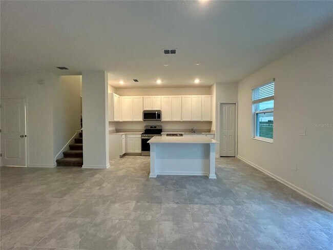 Building Photo - 2943 Savoir