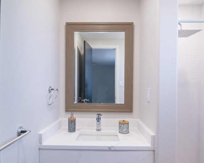 Building Photo - 6443 Lomand Ave