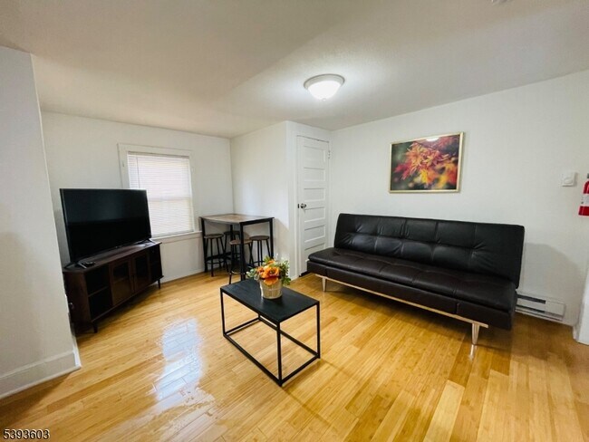 Building Photo - 169 Hillside Ave