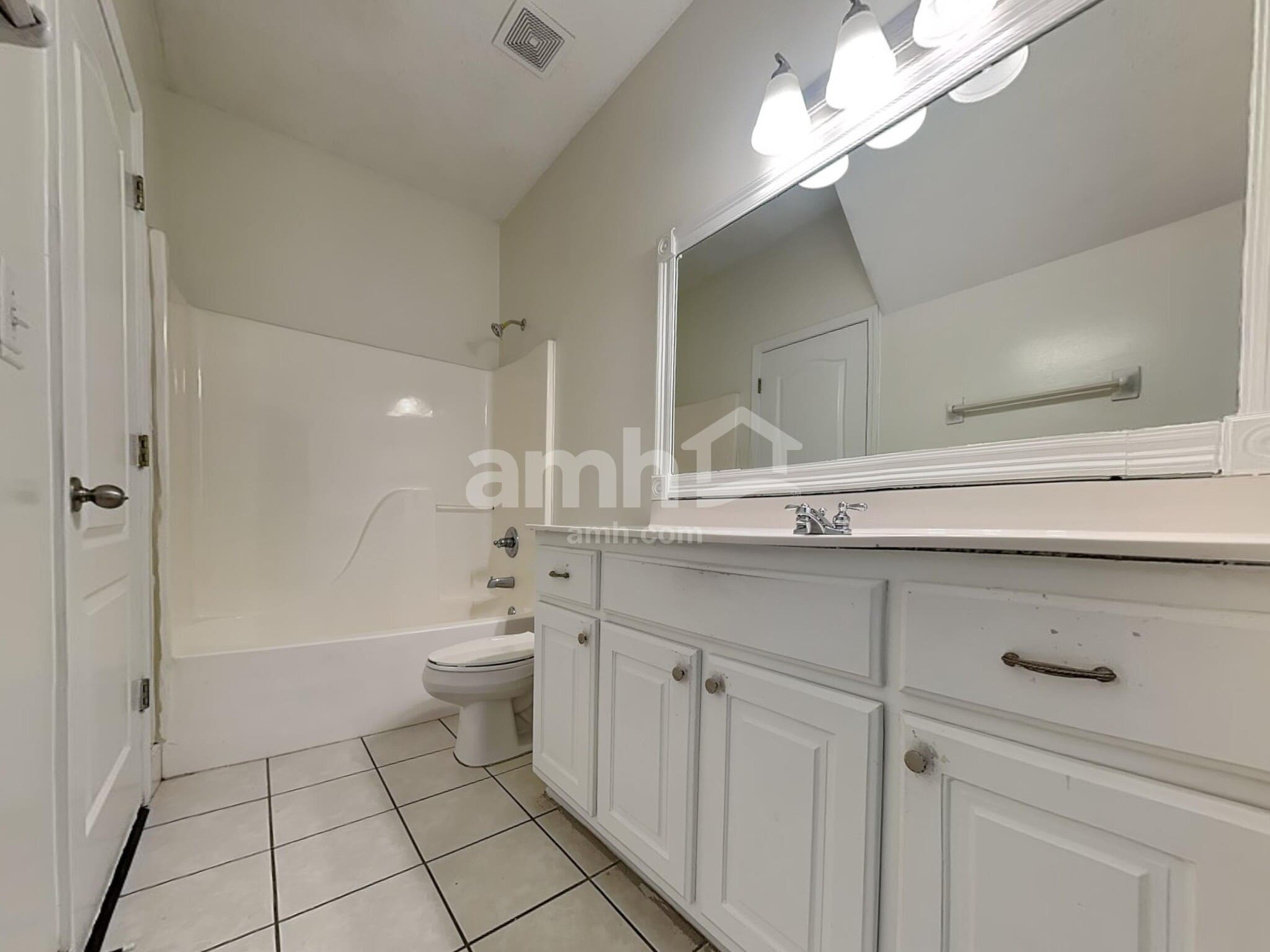 Building Photo - 3864 Lake Village Cv