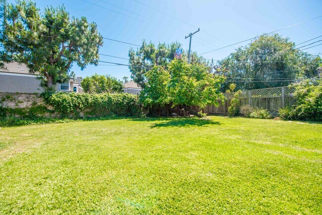 Building Photo - 20092 Bayview Ave