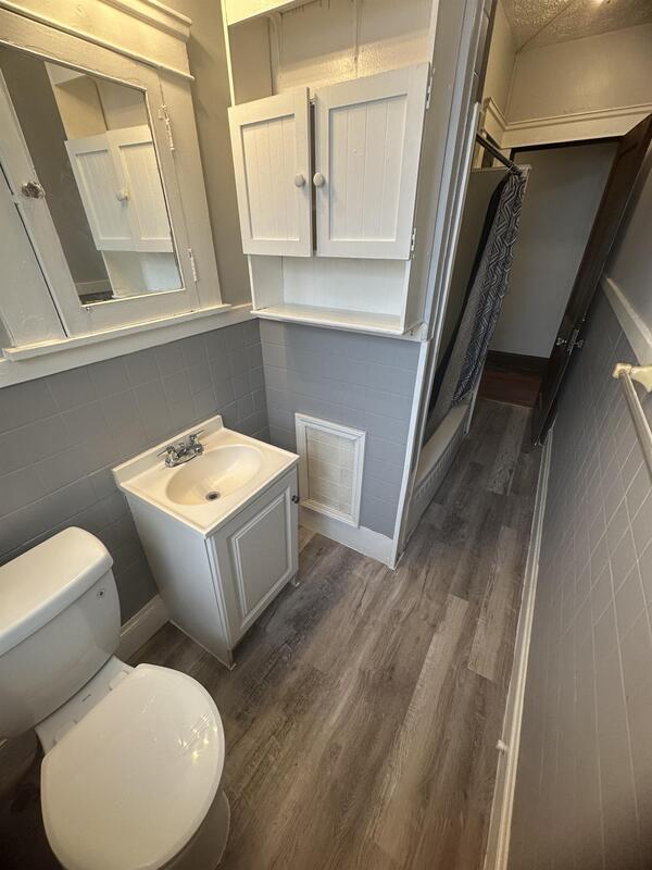 Building Photo - 1557 Cohassett Ave