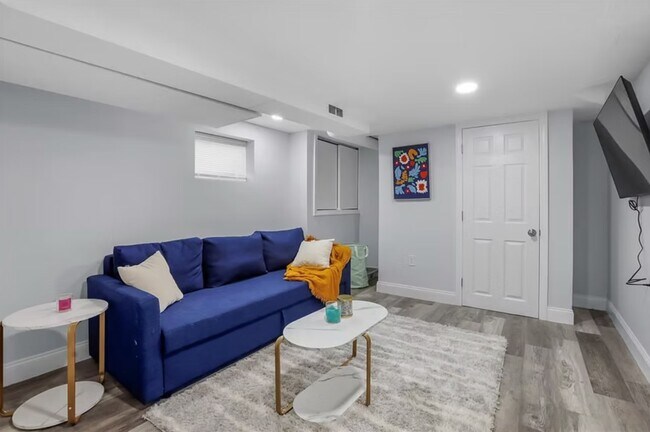 Building Photo - 67 Curtis Rd