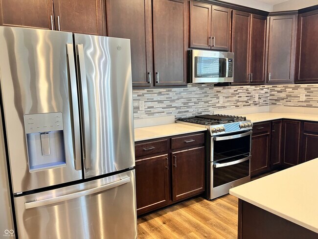 Building Photo - 5656 Grosbeak Dr
