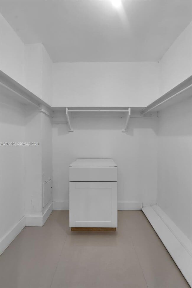 Building Photo - 801 Brickell Bay Dr