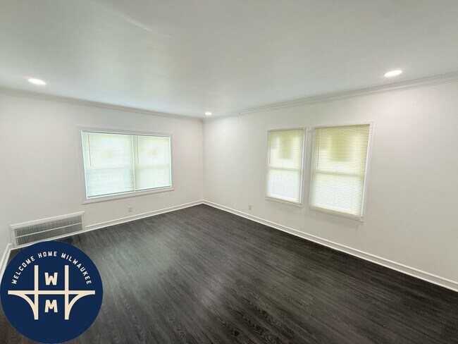 Building Photo - 5256 N 51st Blvd
