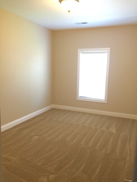 Building Photo - 4690 Picadilly Cir