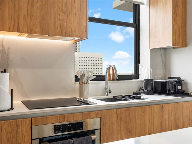 Building Photo - 11 NE 6th St