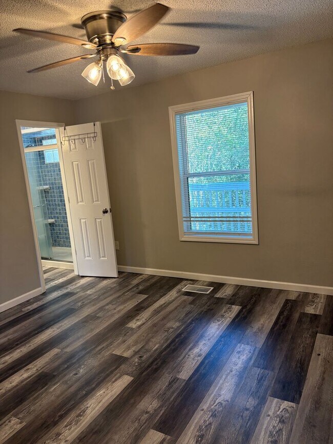 Building Photo - Charming 2-Bedroom, 2-Bath Home in the Hea...