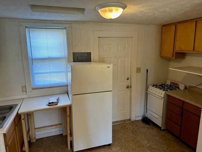 Building Photo - 904 W Harvard St