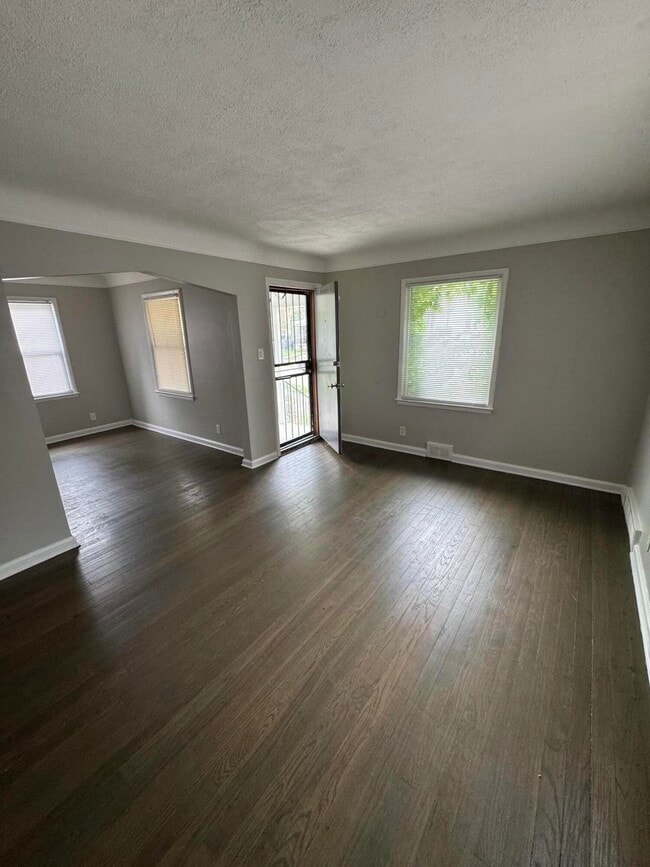 Building Photo - 8272 Roselawn St