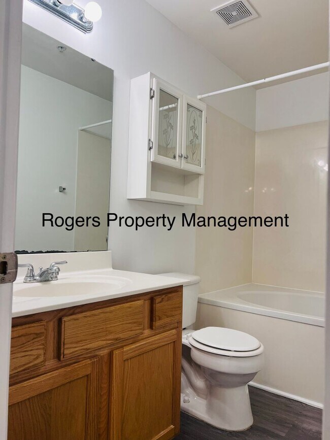 Building Photo - 2950 Trailwood Pines Ln