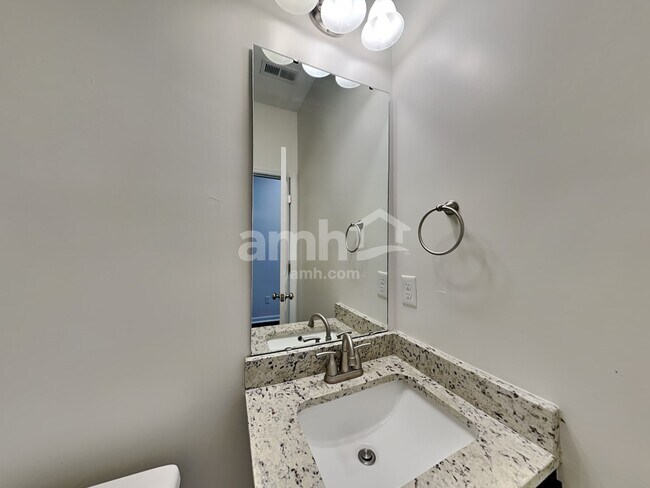 Building Photo - 125 Bur Oak Dr