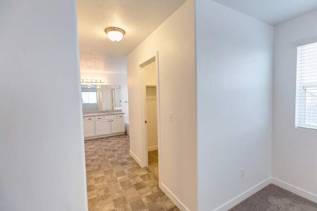 Master closet and bathroom - 3011 South Red Pine Drive
