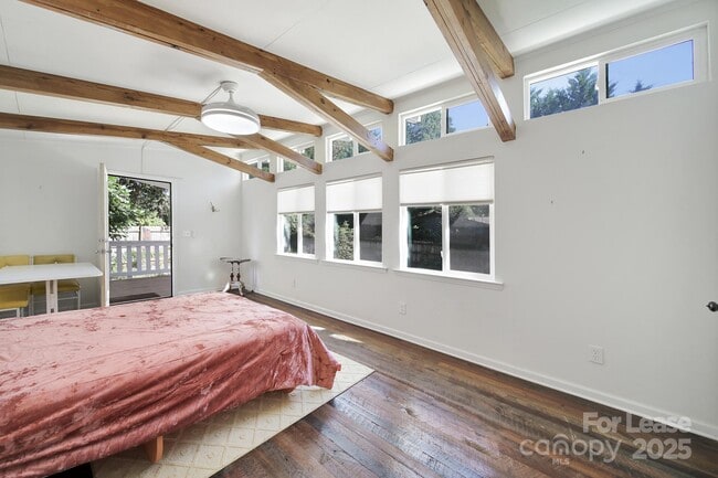 Building Photo - 3222 Clark St