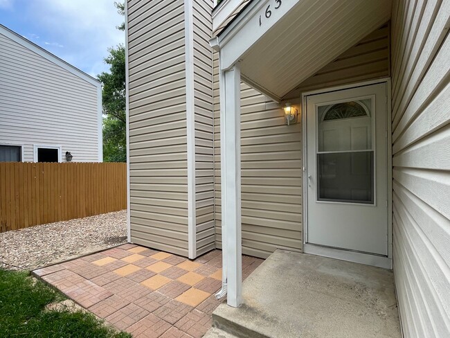 Building Photo - Charming Home on a Quiet Cul-de-Sac Surrou...