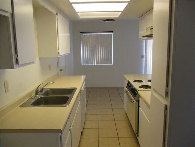 Building Photo - 5090 La Calzada Rd