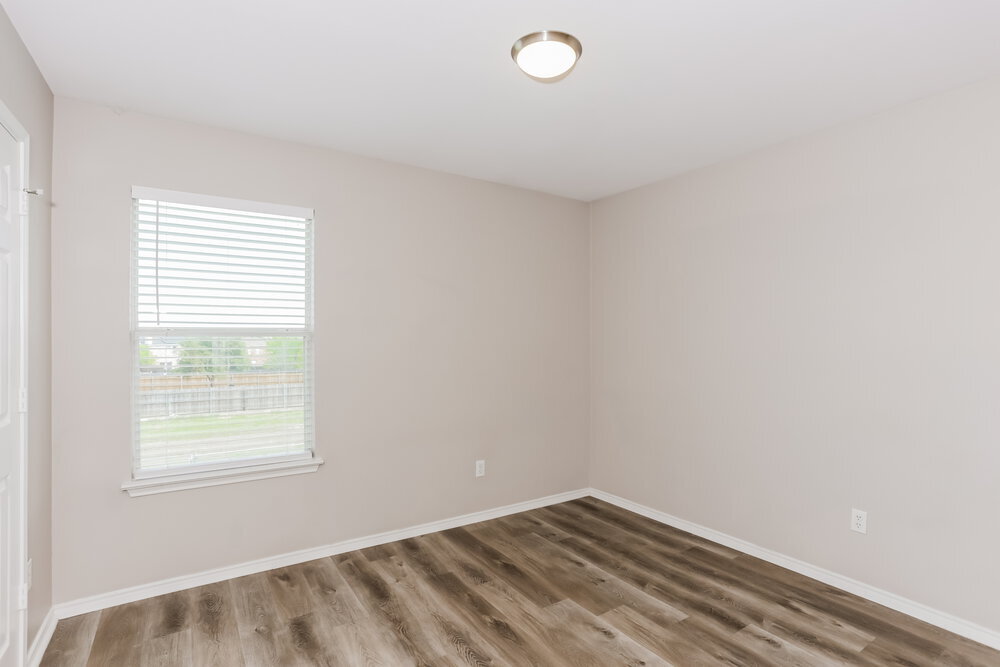 Building Photo - 950 Silver Streak Dr