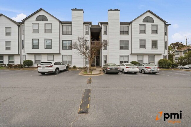 Building Photo - Immaculate 2 Bedroom 2 Bath Condo- Shore Drive