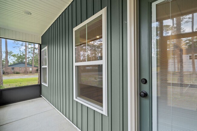 Building Photo - 145 Waters Cir