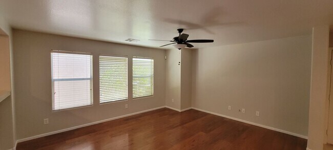 Building Photo - Executive Living Don't Miss Out 4 bdrm