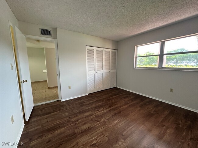 Building Photo - 170 Turtle Lake Ct