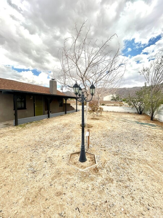 Building Photo - 6623 La Luna Ave