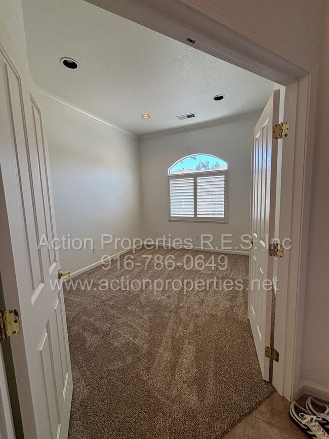 Building Photo - Action Properties Offering Immaculate Highland Reserve 4 Bedroom 2 Bath, 1581 sqft, New Paint and...